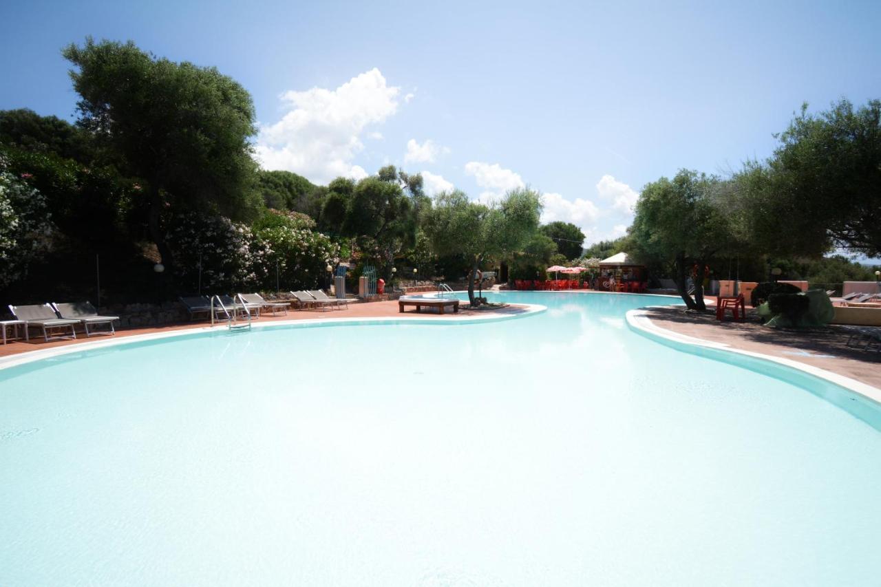 Residence Costa Del Turchese Badesi Buitenkant foto