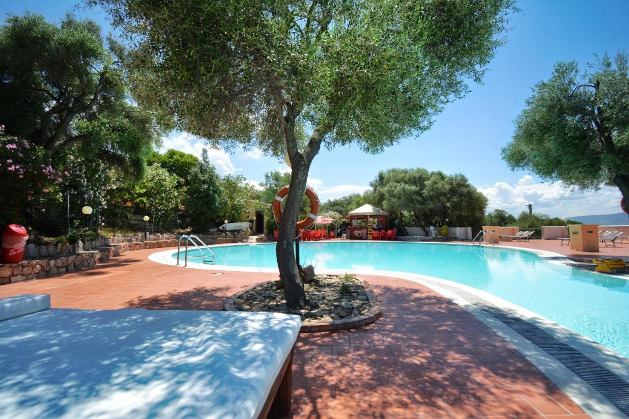 Residence Costa Del Turchese Badesi Buitenkant foto