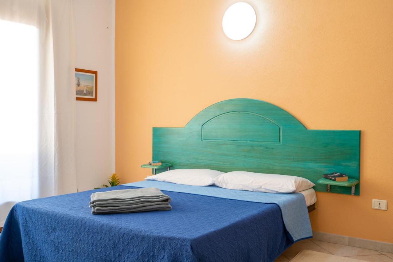 Residence Costa Del Turchese Badesi Buitenkant foto