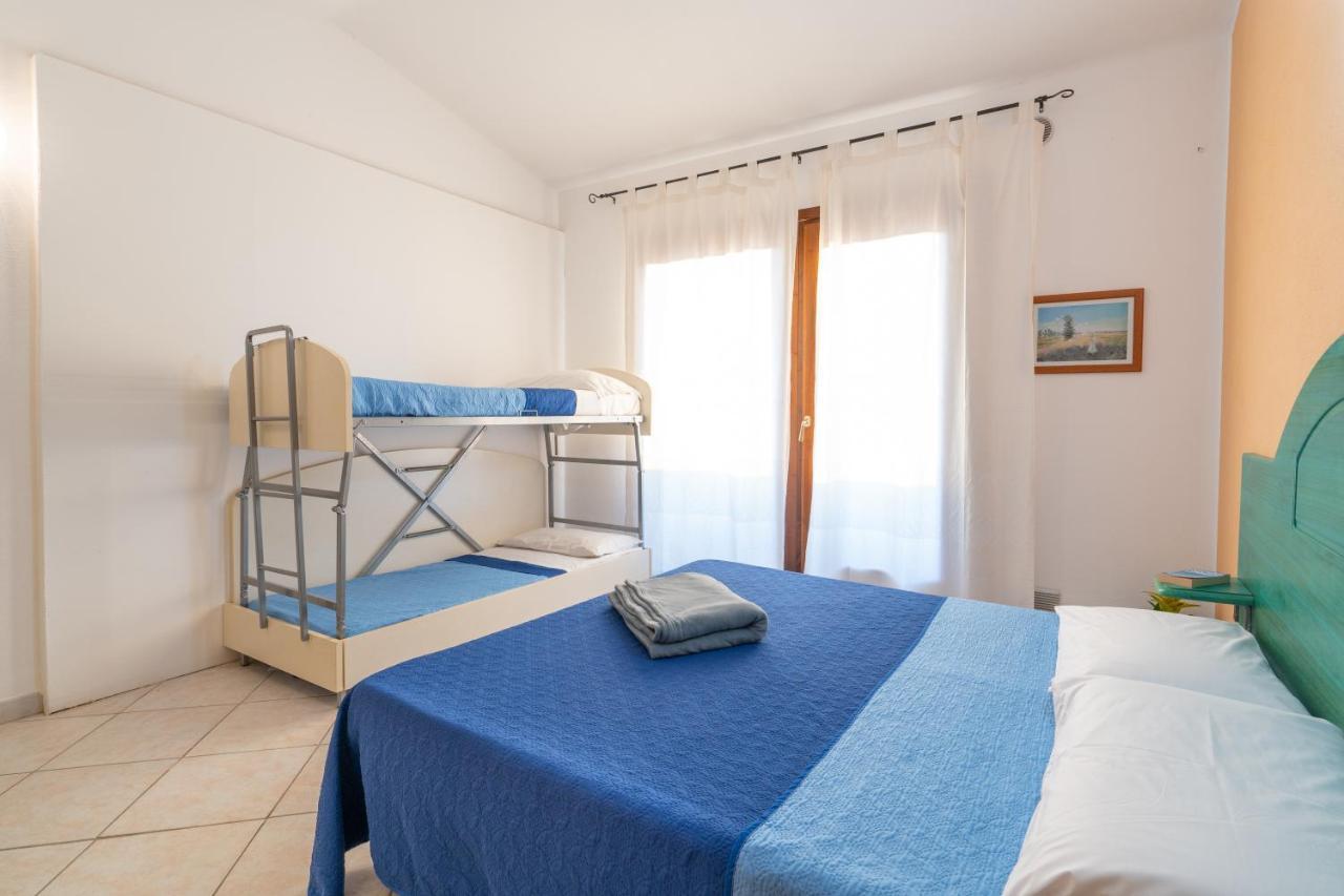 Residence Costa Del Turchese Badesi Buitenkant foto