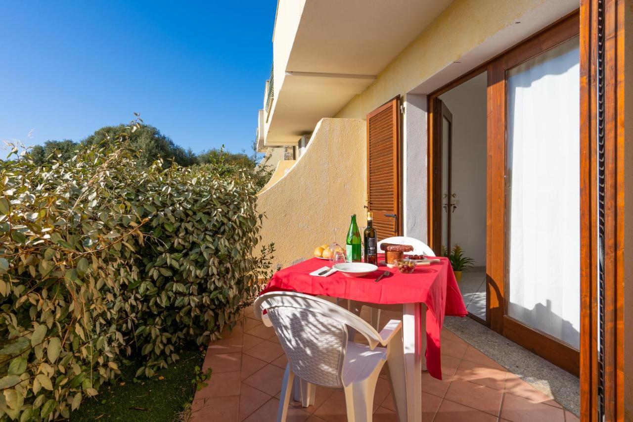 Residence Costa Del Turchese Badesi Buitenkant foto
