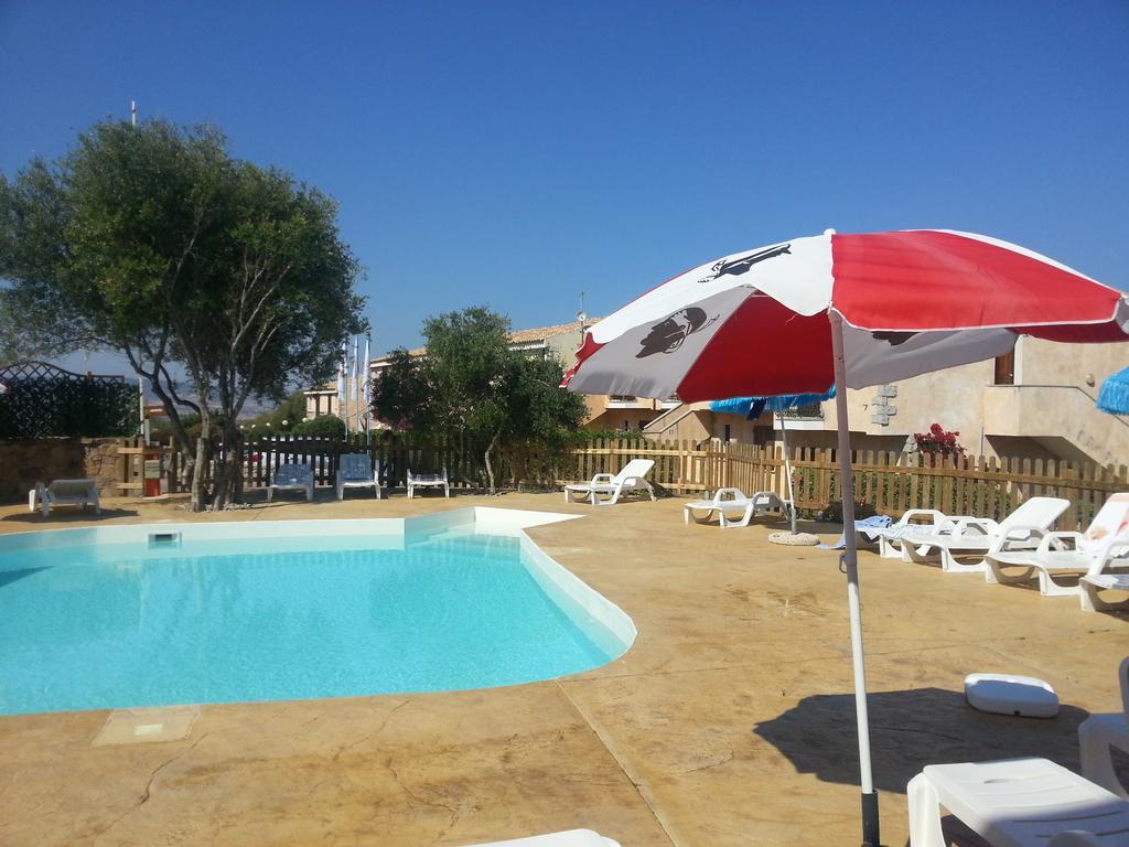 Residence Costa Del Turchese Badesi Buitenkant foto