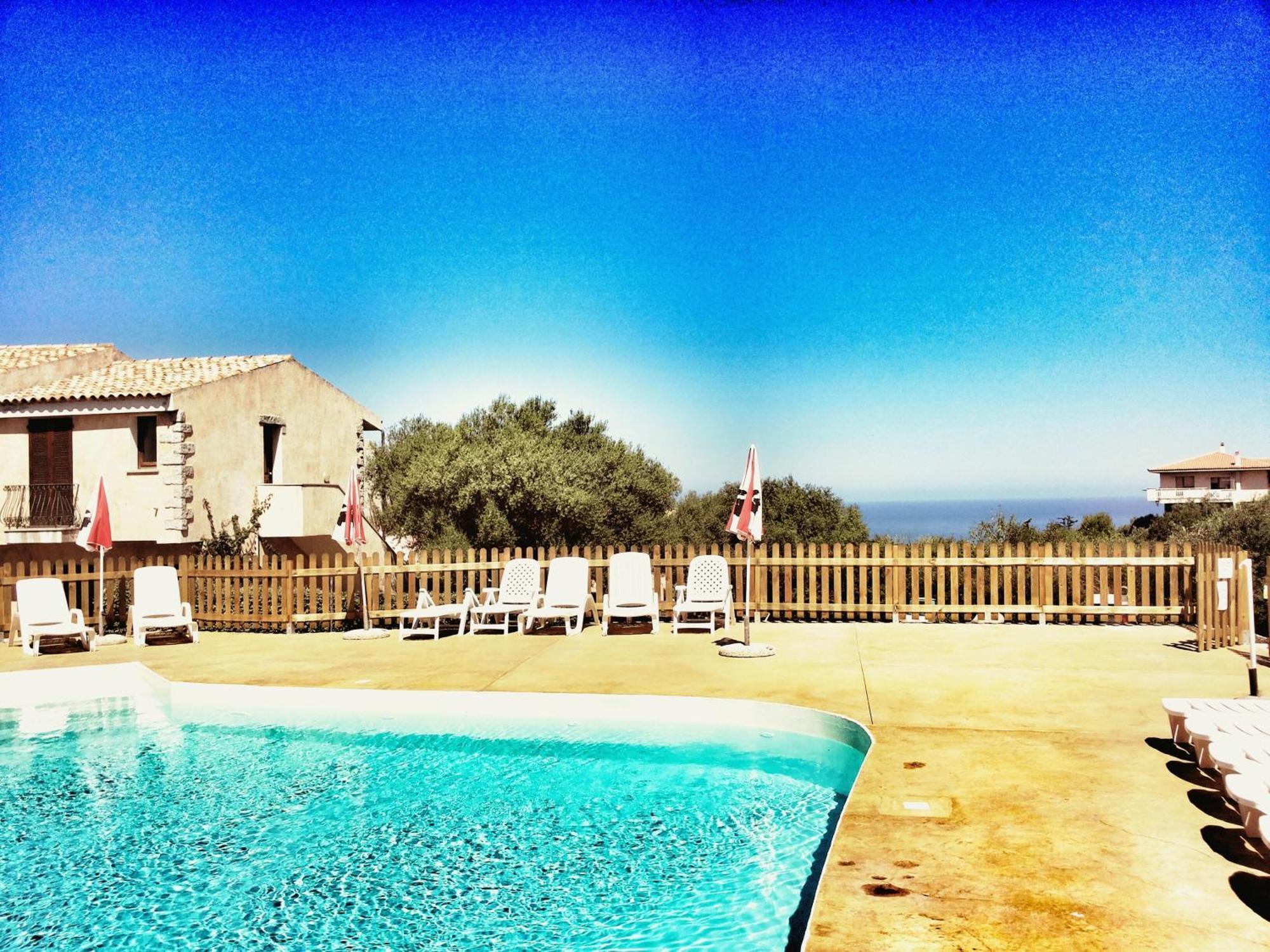 Residence Costa Del Turchese Badesi Buitenkant foto