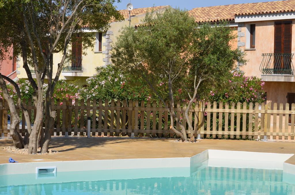 Residence Costa Del Turchese Badesi Buitenkant foto