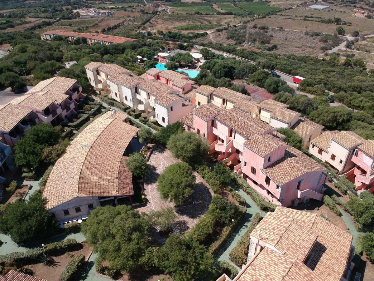 Residence Costa Del Turchese Badesi Buitenkant foto